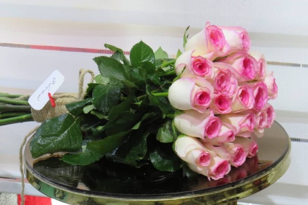 عکس دسته گل رز شوکا، نمونه ارسالی به مشتری