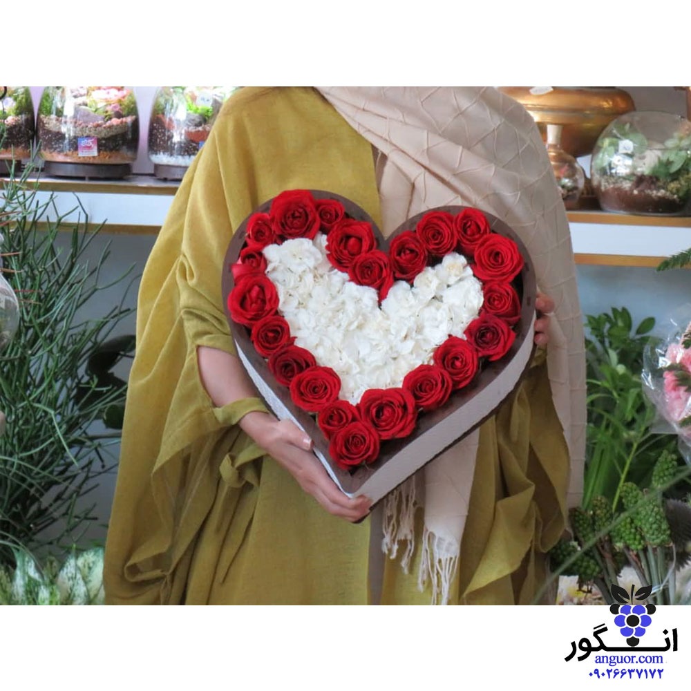 باکس گل رز قرمز و میخک سفید قلبی - سفارش باکس گل - گلفروشی آنلاین