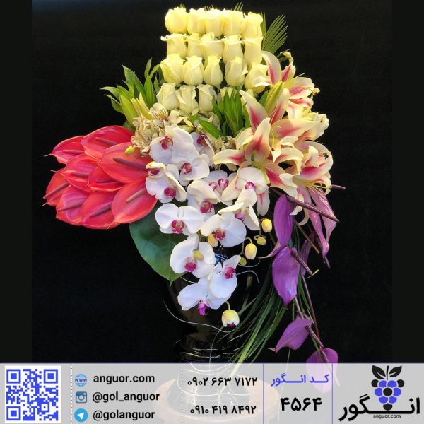 گلدان با گلهای طبیعی