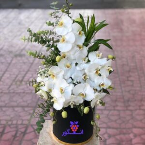باکس گل ترحیم با گل های ارکیده سفید