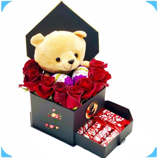 باکس گل و شکلات دو طبقه با عروسک