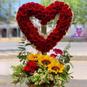 باکس گل لاکچری با قلبی از جنس رز قرمز - خرید گل لاکچری - گل فروشی آنلاین انگور