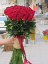 دسته گل رز قرمز 50 شاخه ساقه بلند