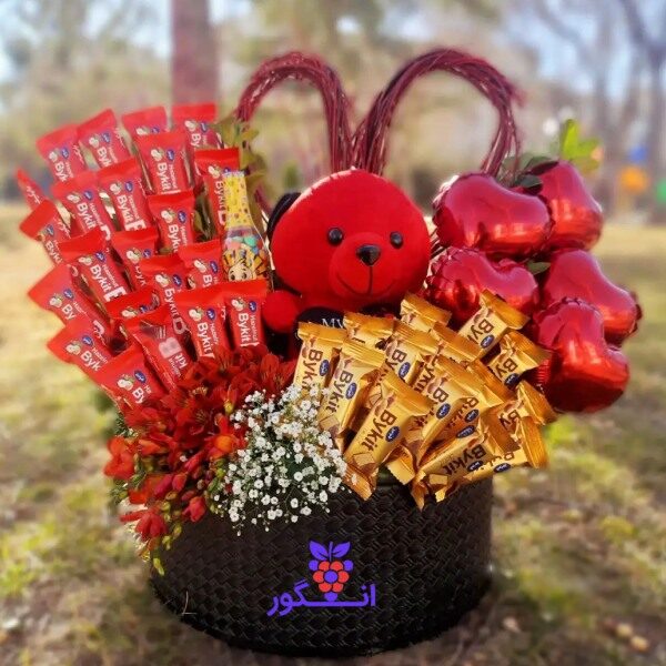 باکس گل ولنتاین با شکلات و خرس تدی قرمز کوچک - خرید گل لاکچری - هدیه برای ولنتاین