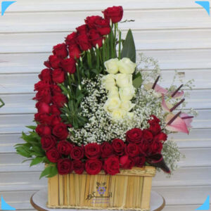 سبد گل خواستاری مرسا (ترکیب زیبای گل رز ، آنتریوم ، عروس)