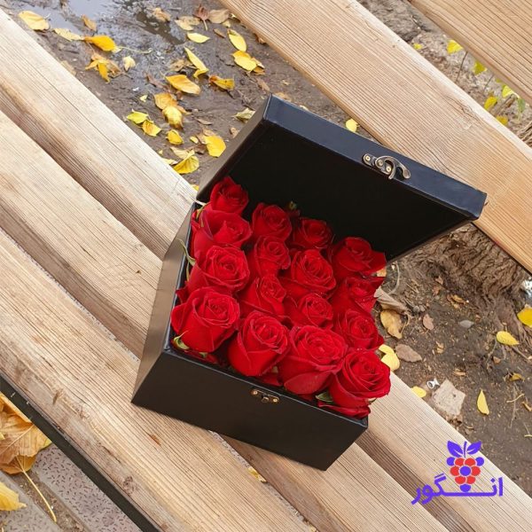 سفارش باکس گل رز قرمز 16 شاخه ای لاکچری