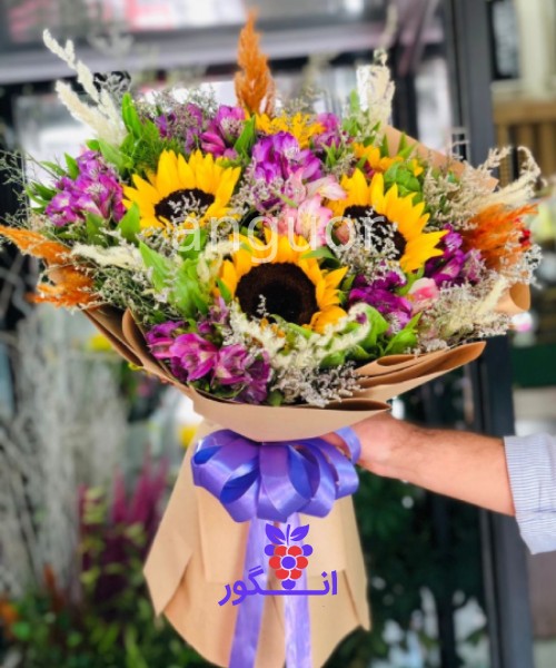 دسته گل بهتین با گل های آفتابگردان، نمونه ارسالی به مشتری