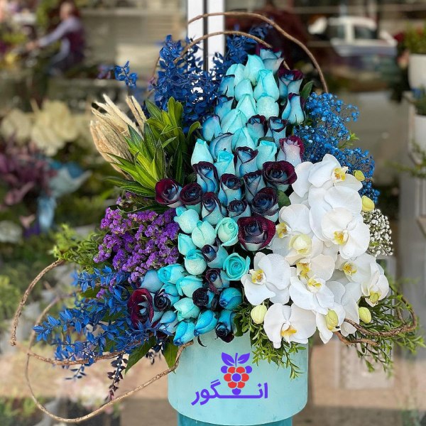 باکس گل رز آبی و ارکیده سفید- خرید گل لاکچری - گل فروشی آنلاین