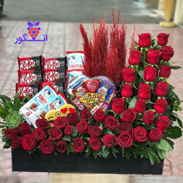 باکس گل رز قرمز و شکلات خوشمزه - خرید گل ولنتاین - گل فروشی آنلاین