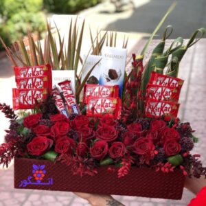 باکس گل رز قرمز و شکلات لاکچری ولنتاین - سفارش آنلاین گل