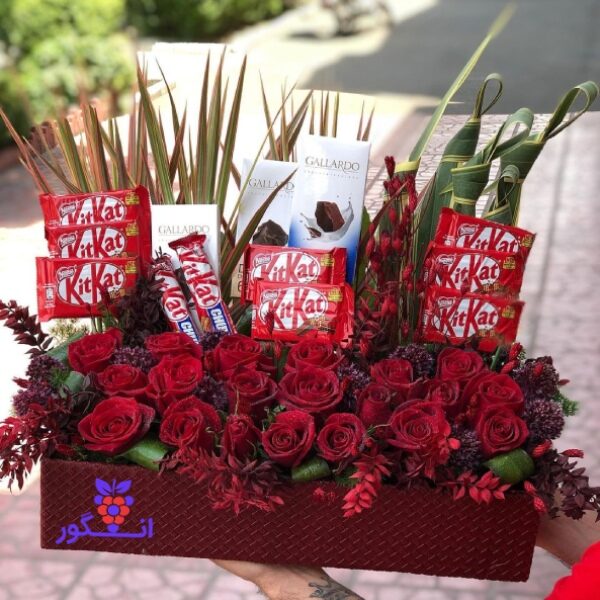 باکس گل رز قرمز و شکلات لاکچری ولنتاین - سفارش آنلاین گل