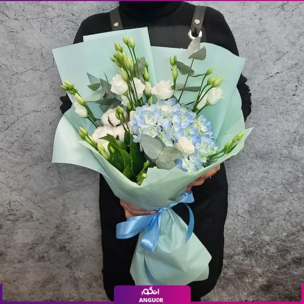 دسته گل ادریسی آبی به همراه گل لیسیان سفید و پنبه - خرید آنلاین گل - انگور