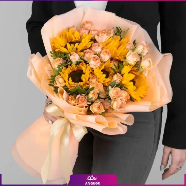 دسته گل ترکیبی آفتابگردان با گل رز مینیاتوری - خرید گل آفتابگردون- رز مینیاتوری گلبهی- خرید آنلاین گل- انگور