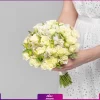 گردهمآیی رز مینیاتوری سفید به همراه آلسترهای زیبا دسته گل فرمالیته چشم‌نواز را برای نوعروسان ساخته است | انگور