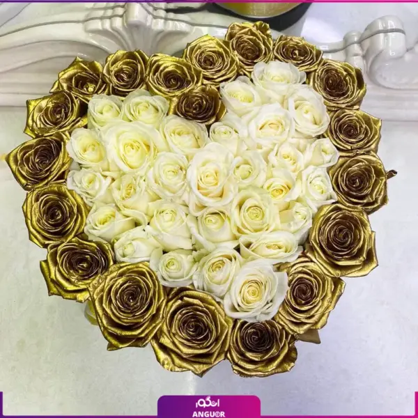 خرید و سفارش آنلاین باکس گل خاص - سفارش باکس گل با طرح قلب به همراه گل رز سفید- سفارش باکس گل با رز طلایی-انگور