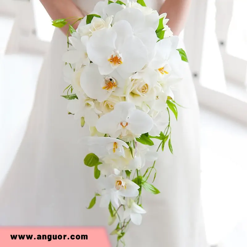 دسته گل عروس آبشاری با ارکیده و گل رز