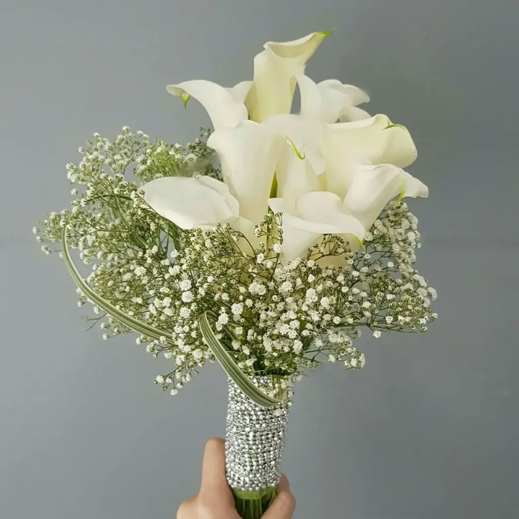 دسته گل عروس با ترکیب گل کاله و ژیپسوفیلا
