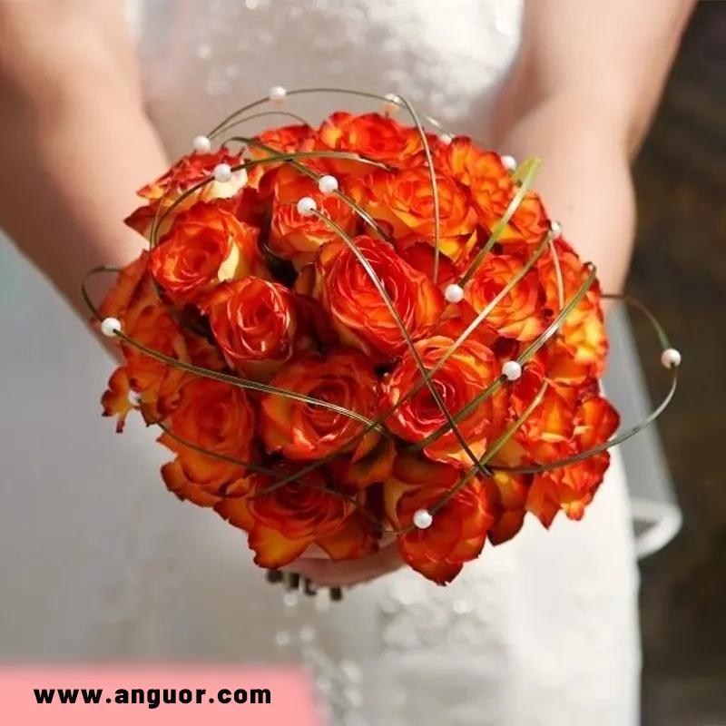 دسته گل عروس با رز نارنجی و مروارید