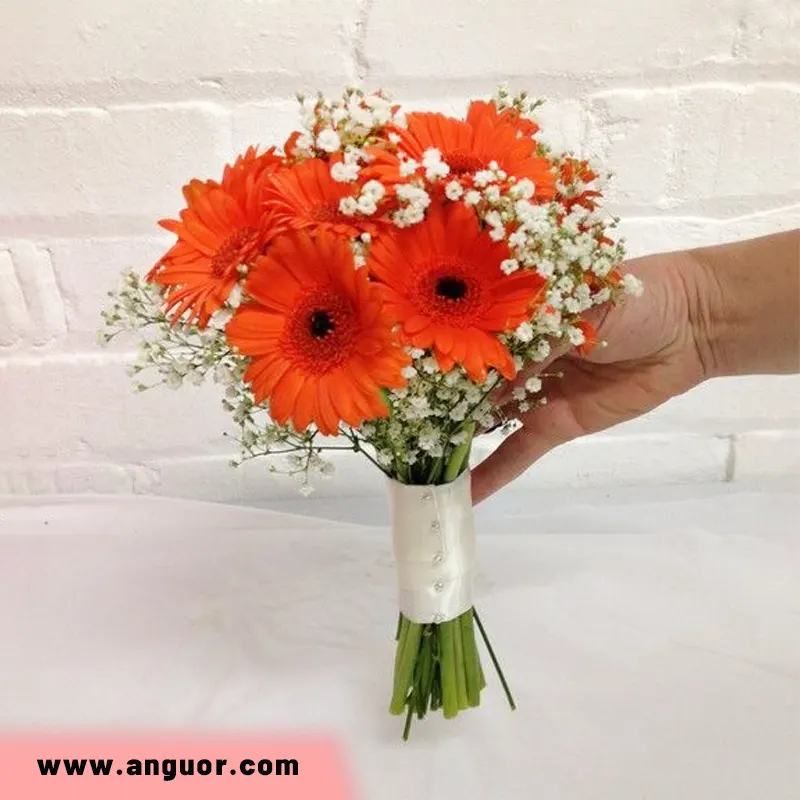 دسته گل عروس با گل ژربرای نارنجی