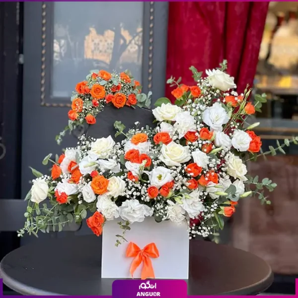 گل لیسیانتوس سفید و رز مینیاتوری نارنجی- باکس گل خواستگاری- انگور