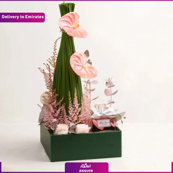 گل آنتوریوم و گل رز به همراه هدیه عطر