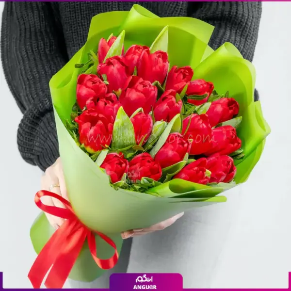 دسته گل لاله قرمز- انگور- گل لاله