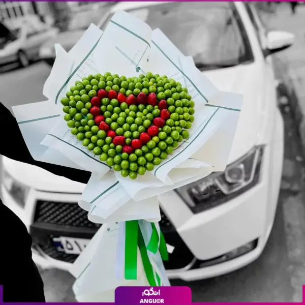 دسته گل نوبرانه- دسته گل با میوه نوبرانه- انگور