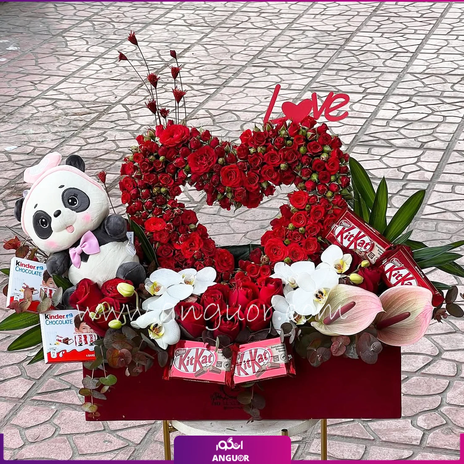 باکس گل به همراه ارکیده سفید و آنتوریوم صورتی و استند قلب شکل با گل رز مینیاتوری به همراه شکلات و عروسک پاندا باکس گل به همراه ارکیده سفید و آنتوریوم صورتی و استند قلب شکل با گل رز مینیاتوری به همراه شکلات و عروسک پاندا