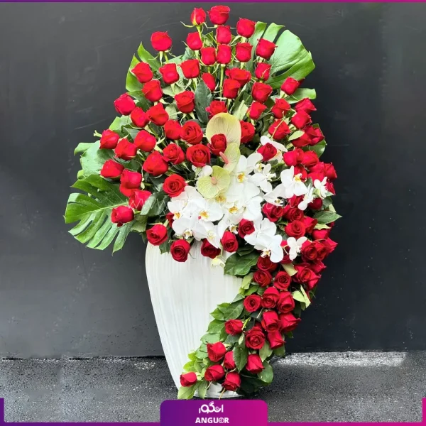 جام گل 95 شاخه رز قرمز و 22 عدد ارکیده و آنتوریوم سفید