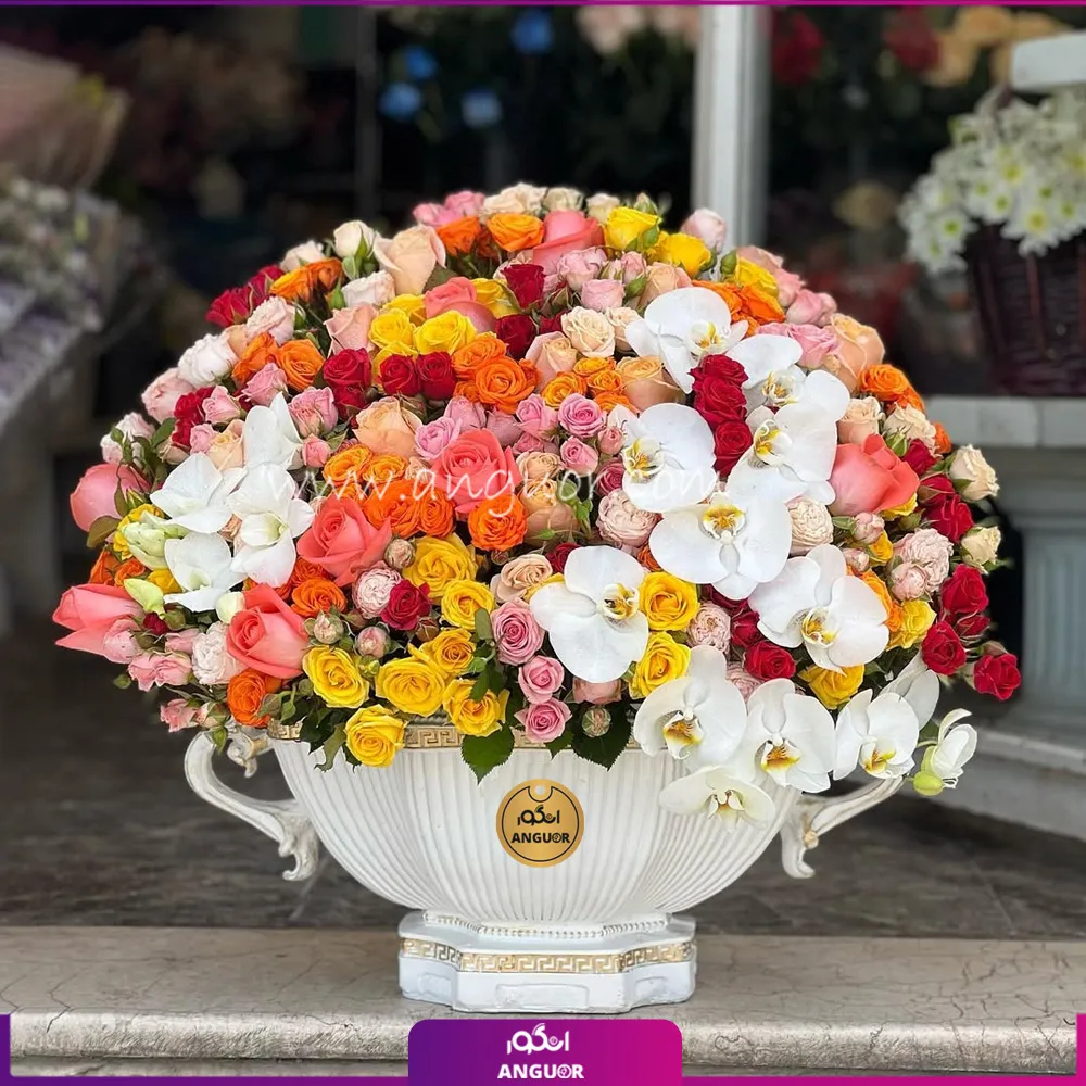 جام گل خواستگاری با گلهای رز مینیاتوری ، ارکیده و رز در رنگهای شاد جام گل خواستگاری با گلهای رز مینیاتوری ، ارکیده و رز در رنگهای شاد