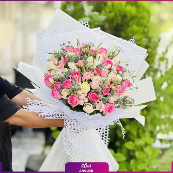 دسته گل رز و رز مینیاتوری به همراه ورونیکا