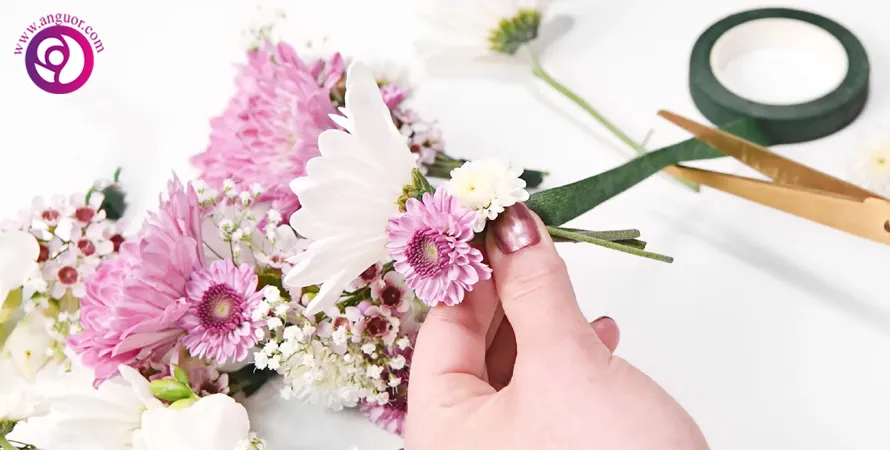 آماده‌سازی دسته‌های گل