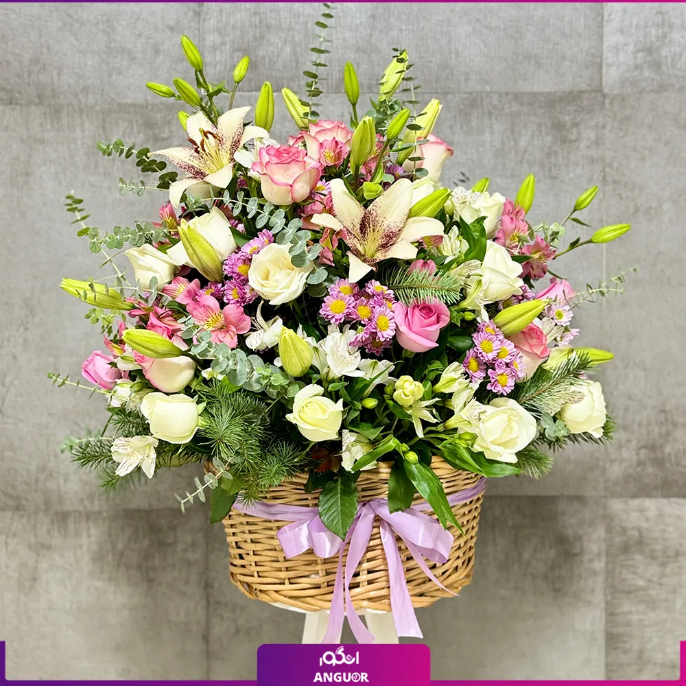 سبد گل با گلهای لیلیوم و رز