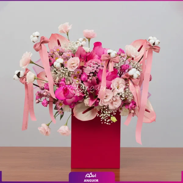 باکس گل به رنگ صورتی با گلهای آنتوریوم و رز و لیسیانتوس